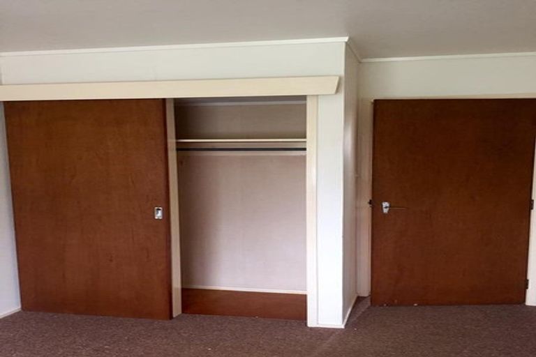 Photo of property in 2/1 Dakota Avenue, Beach Haven, Auckland, 0626