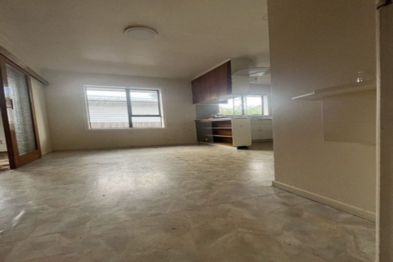 Photo of property in 73 Archibald Road, Kelston, Auckland, 0602