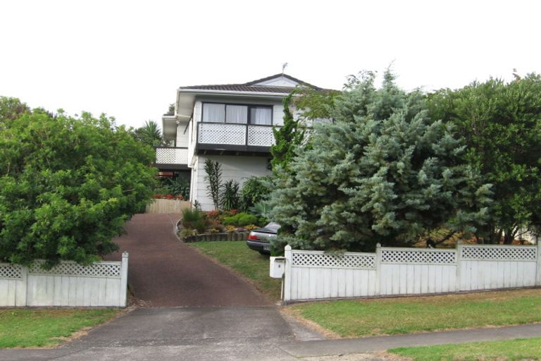Photo of property in 4 Hueglow Rise, West Harbour, Auckland, 0618