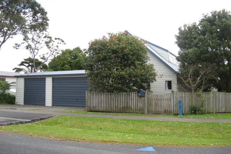 Photo of property in 70 Ferry Parade, Herald Island, Auckland, 0618
