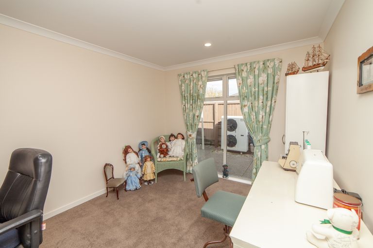 Photo of property in 15 Old Red Barn Road, Halswell, Christchurch, 8025