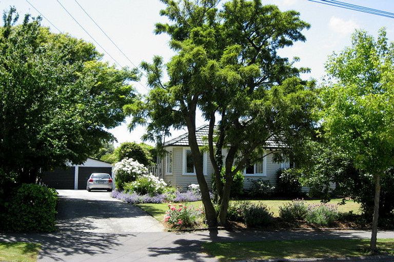 Photo of property in 42 Pinehurst Crescent, Russley, Christchurch, 8042