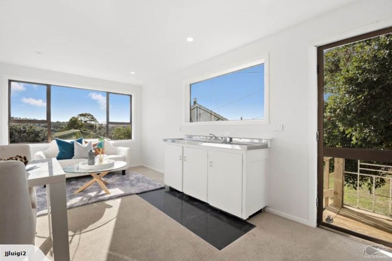 Photo of property in 1/31 Browns Bay Road, Browns Bay, Auckland, 0630