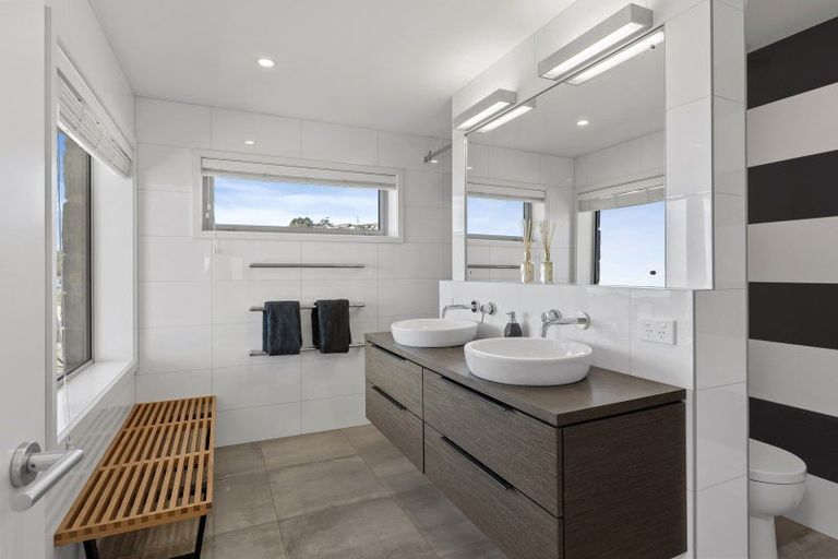 Photo of property in 21 Parkridge Place, Mount Pleasant, Christchurch, 8081