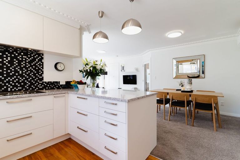 Photo of property in 10 Cliffs Road, Saint Clair, Dunedin, 9012