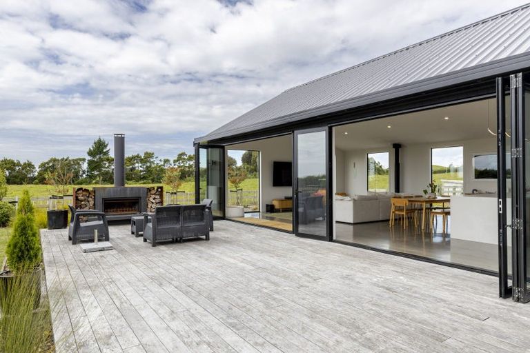 Photo of property in 589 Kent Road, Korito, New Plymouth, 4371