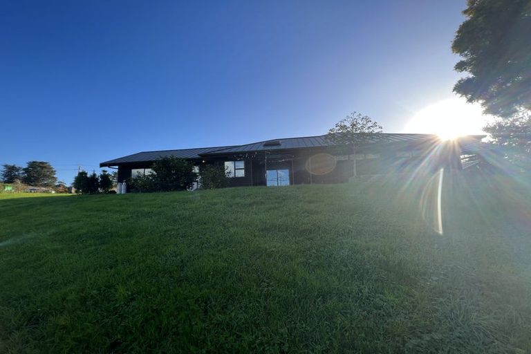 Photo of property in 73 Pomona Road, Kumeu, 0891