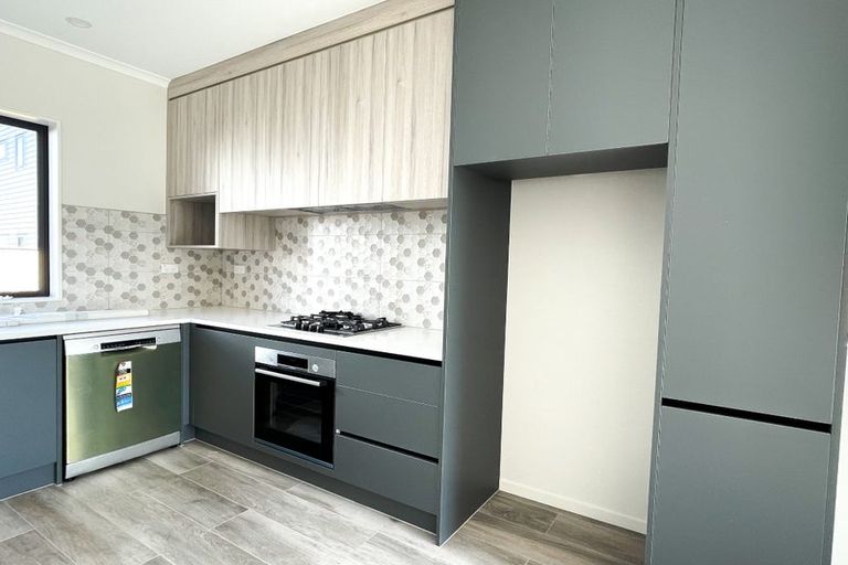 Photo of property in 15 Arahopu Place, Papakura, 2110