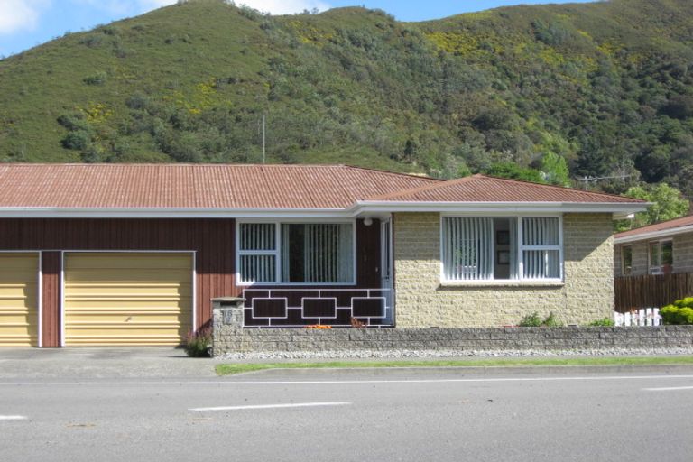 Photo of property in 18b Nelson Square, Picton, 7220