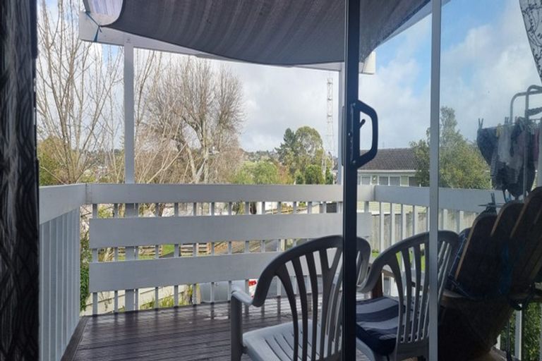 Photo of property in 14 Vina Place, Massey, Auckland, 0614
