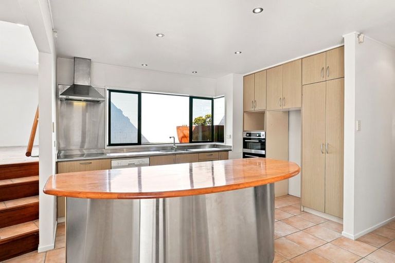 Photo of property in 1/11 Saddleback Rise, Murrays Bay, Auckland, 0630