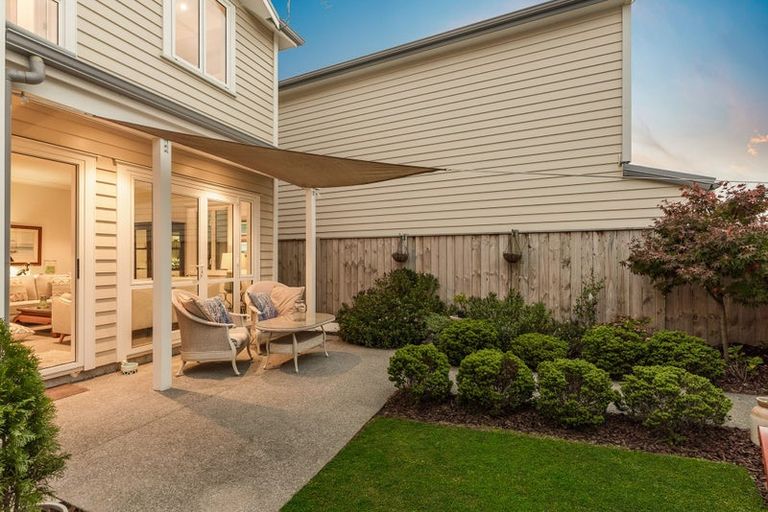Photo of property in 22 Warbler Crescent, Papakura, 2110