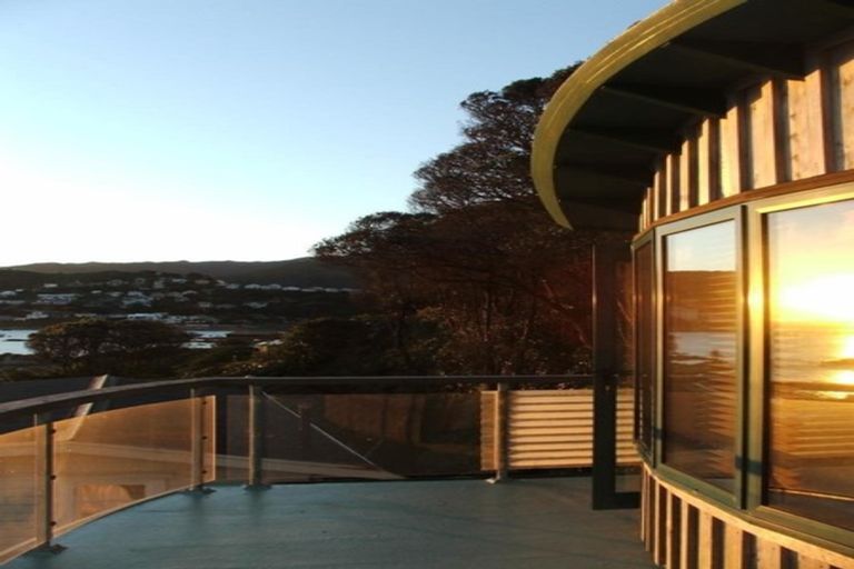 Photo of property in 166 The Esplanade, Houghton Bay, Wellington, 6023
