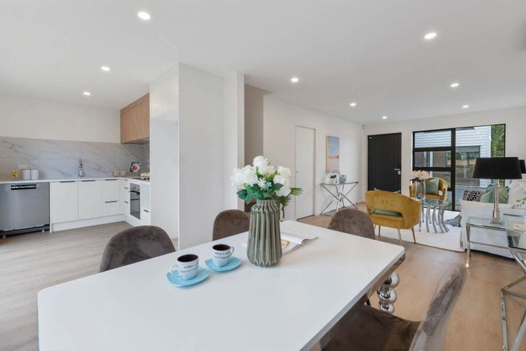 Photo of property in 2/15 Oakland Avenue, Papatoetoe, Auckland, 2025