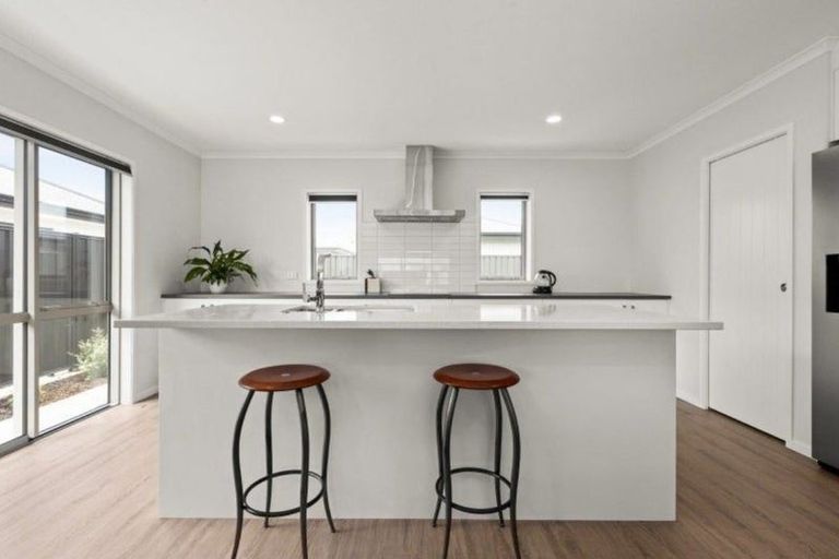 Photo of property in 14 Rangataiki Place, Te Awa, Napier, 4110