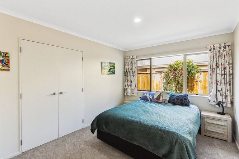 Photo of property in 8 Leanne Way, Waikanae Beach, Waikanae, 5036