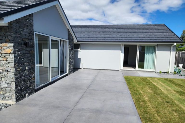 Photo of property in 5 Old Stone Lane, Cracroft, Christchurch, 8022