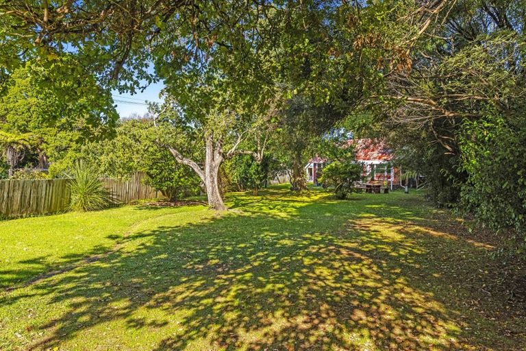 Photo of property in 13 Kauri Road, Waikanae, 5036