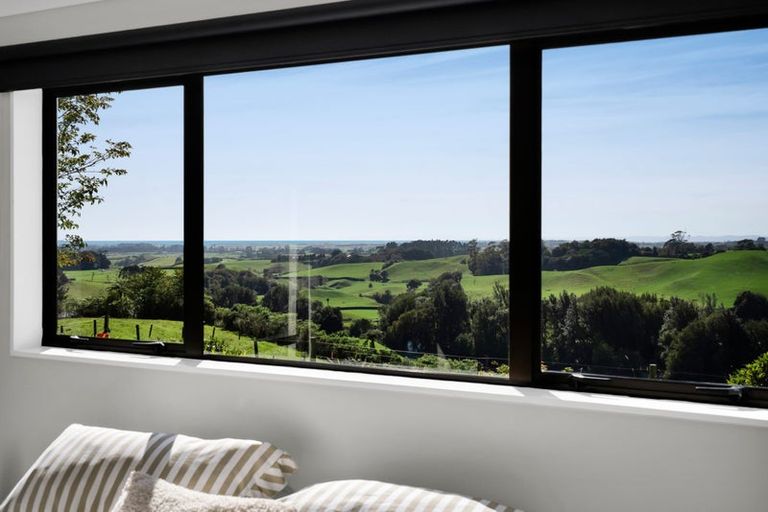 Photo of property in 805 Richmond Road, Lepperton, New Plymouth, 4373