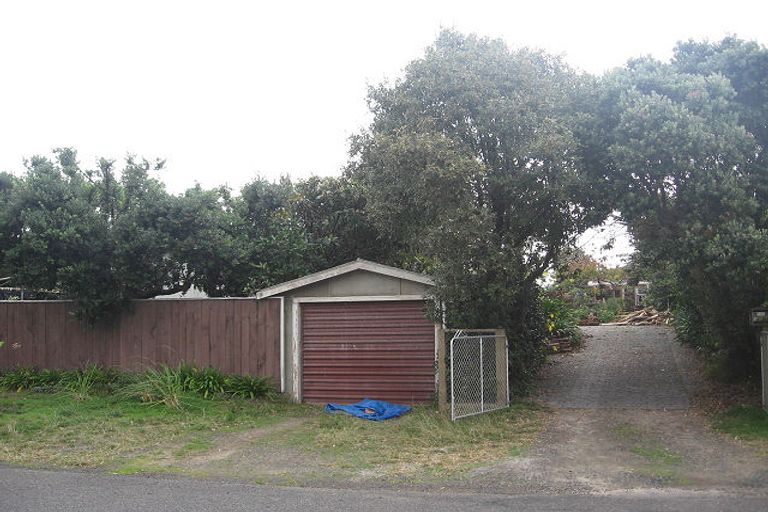 Photo of property in 16 Groves Road, Raumati Beach, Paraparaumu, 5032