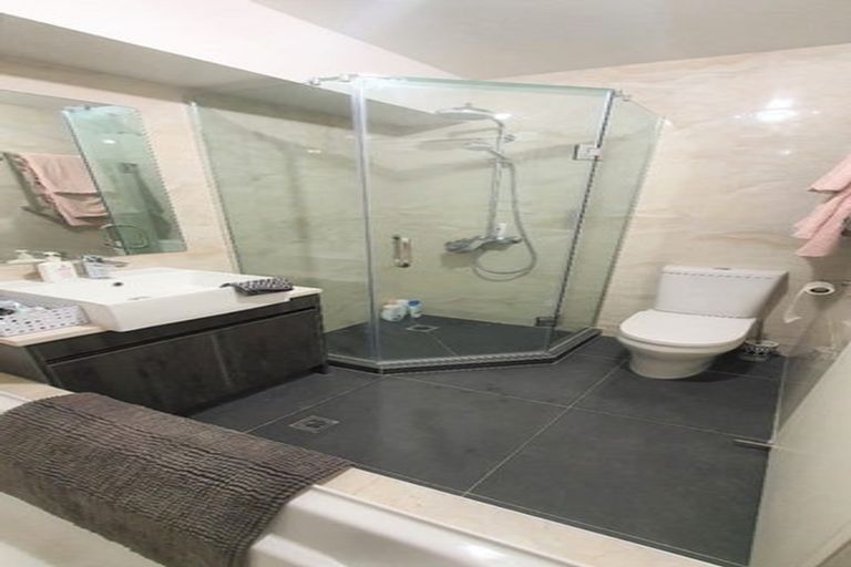 Photo of property in 7 Waru Lane, Te Atatu Peninsula, Auckland, 0610