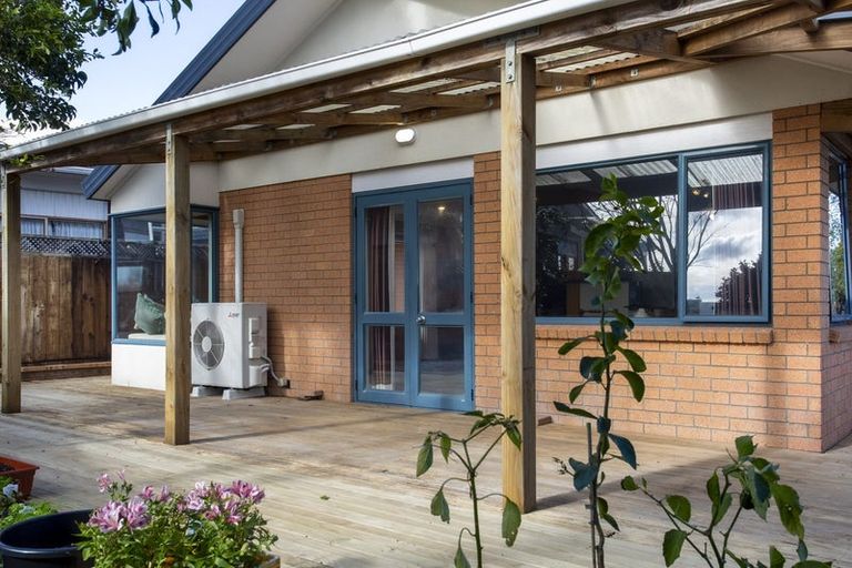 Photo of property in 35c Edmonton Road, Henderson, Auckland, 0612