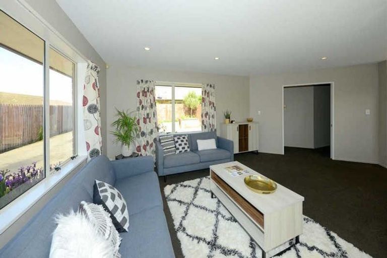 Photo of property in 2/10 Thistledown Place, Woolston, Christchurch, 8062