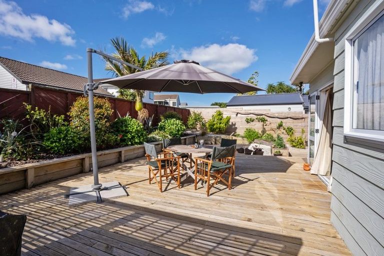 Photo of property in 14 Seaglen Place, Botany Downs, Auckland, 2010