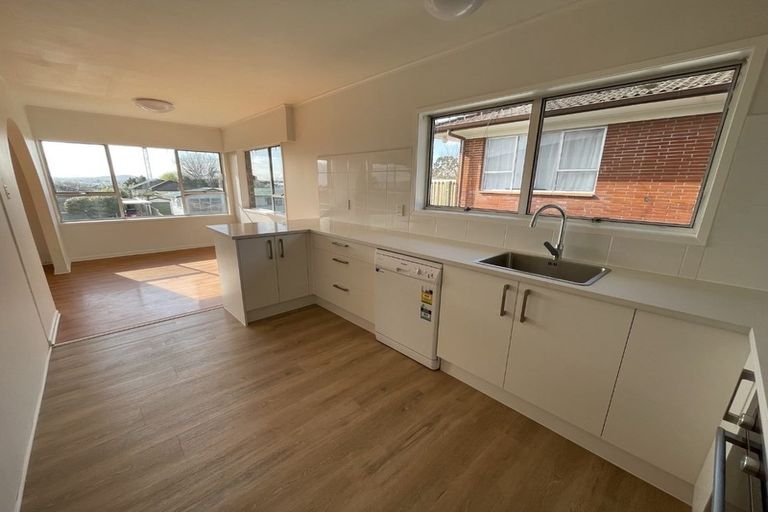 Photo of property in 10 Bodi Place, Te Atatu South, Auckland, 0610