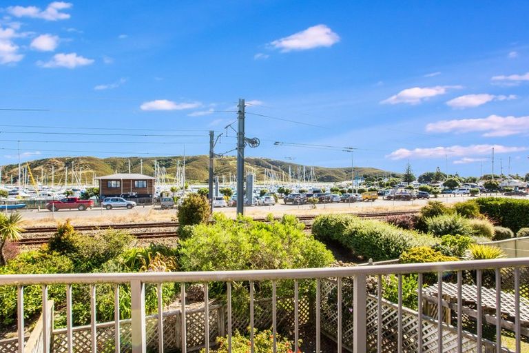 Photo of property in 14 Marina View, Paremata, Porirua, 5026
