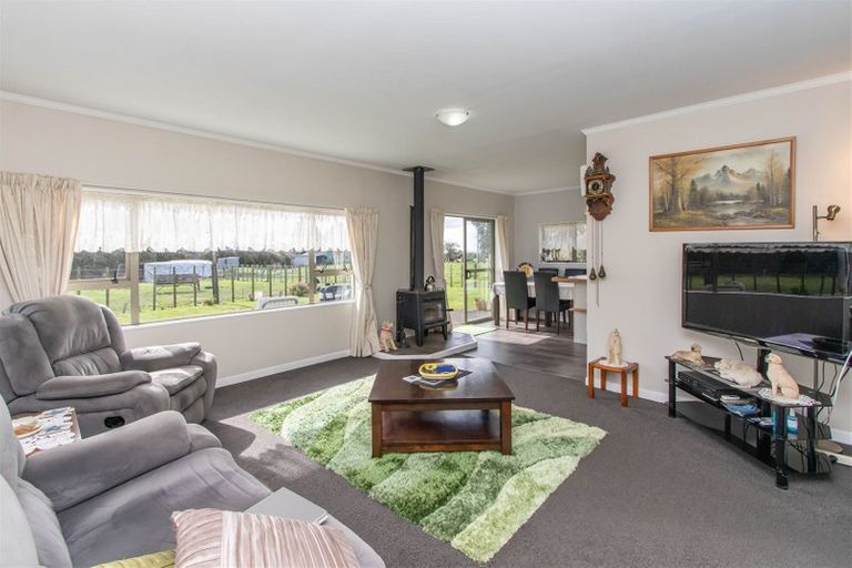 Photo of property in 3 Tariki Road, Tariki, Inglewood, 4390