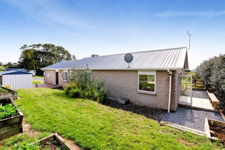 Photo of property in 333 Paraite Road, Paraite, New Plymouth, 4373