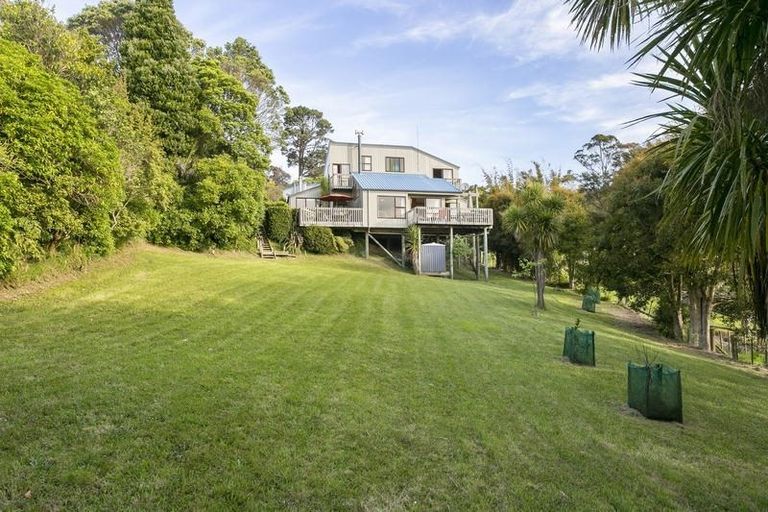 Photo of property in 807 West Coast Road, Oratia, Auckland, 0604