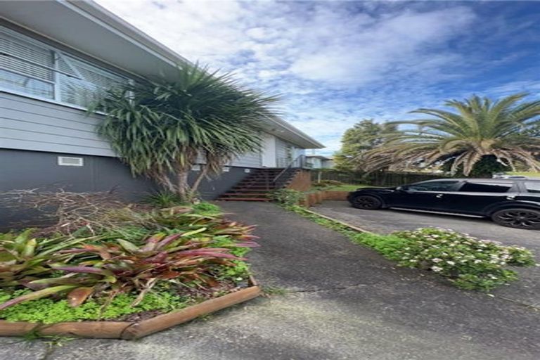Photo of property in 4 Pahi Place, West Harbour, Auckland, 0618