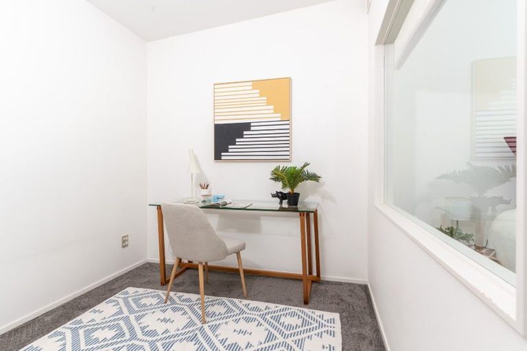 Photo of property in 10 Saddleback Grove, Karori, Wellington, 6012