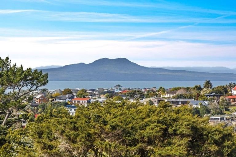 Photo of property in 1/2a Stredwick Drive, Torbay, Auckland, 0630