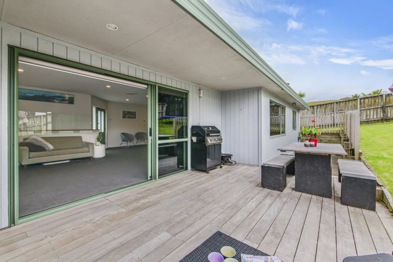 Photo of property in 184b Whangaparaoa Road, Red Beach, 0932