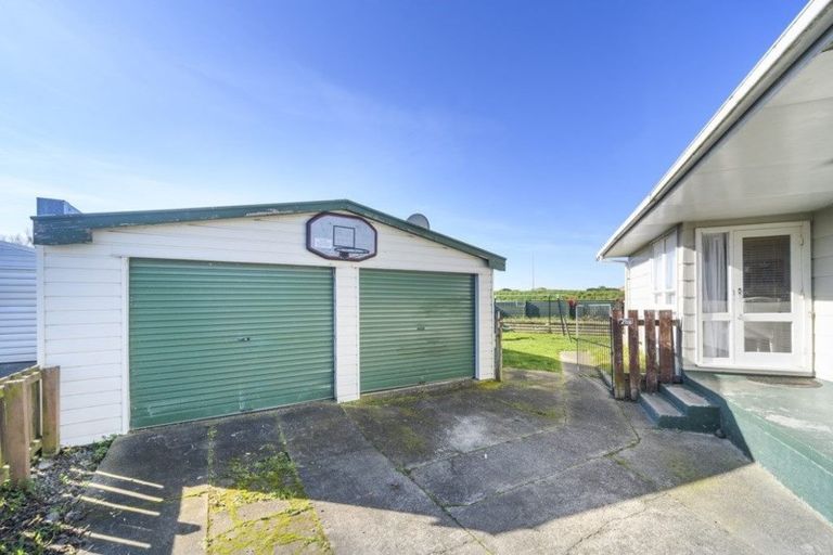 Photo of property in 17 Egmont Place, Westbrook, Palmerston North, 4412