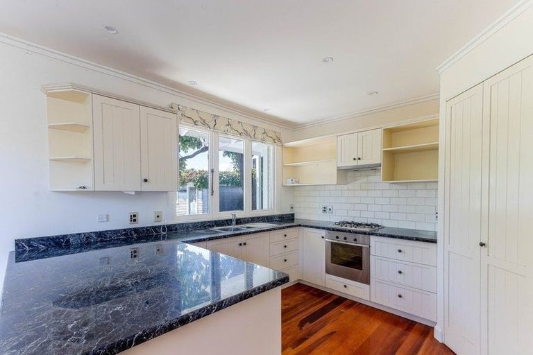 Photo of property in 16 Grey Street, College Estate, Whanganui, 4500