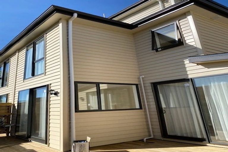 Photo of property in 66c Chivalry Road, Glenfield, Auckland, 0629