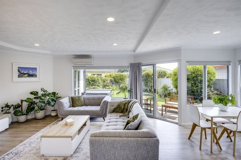 Photo of property in 6 Sloane Place, Taradale, Napier, 4112