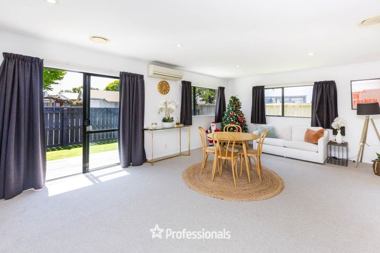 Photo of property in 2 Bathurst Street, Heretaunga, Upper Hutt, 5018