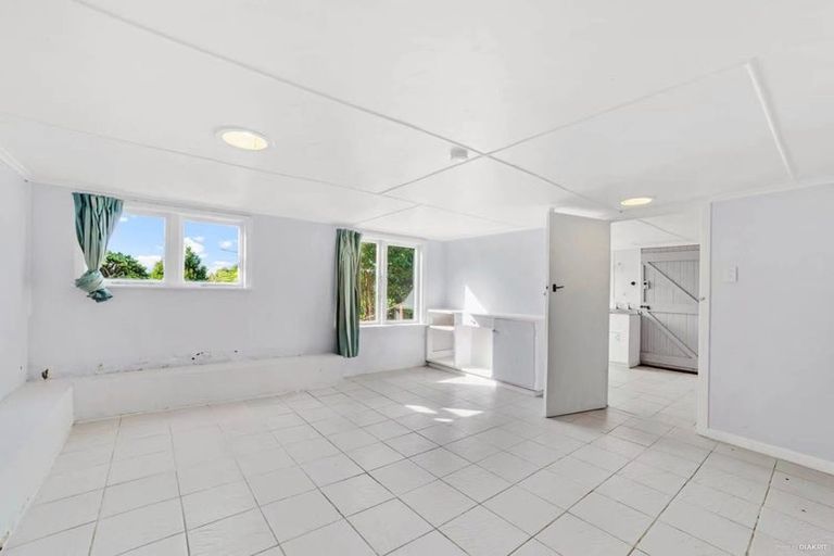 Photo of property in 505 East Coast Road, Murrays Bay, Auckland, 0630