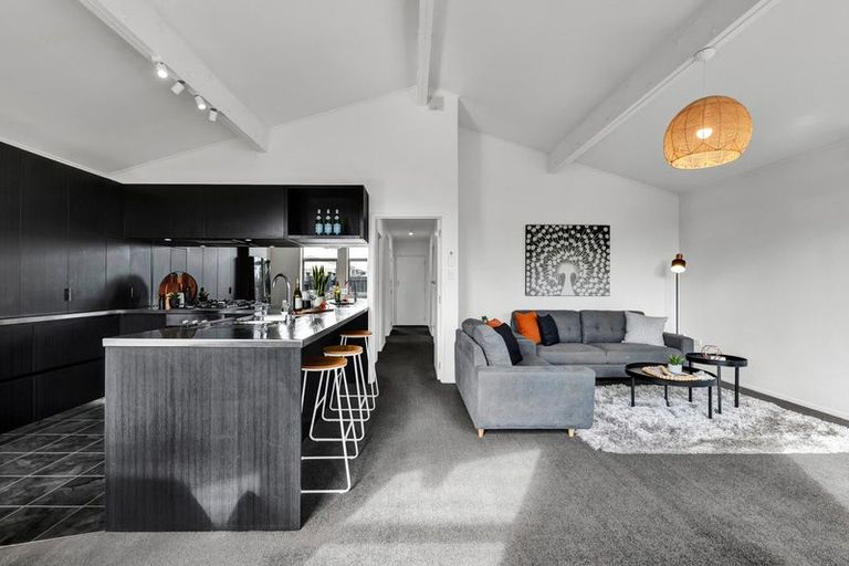 Photo of property in 22 Nevada Drive, Merrilands, New Plymouth, 4312