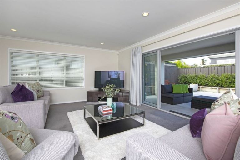 Photo of property in 6 Swindon Close, Mellons Bay, Auckland, 2014