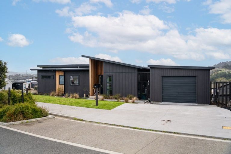 Photo of property in 19 Tunarau Street, Raglan, 3225