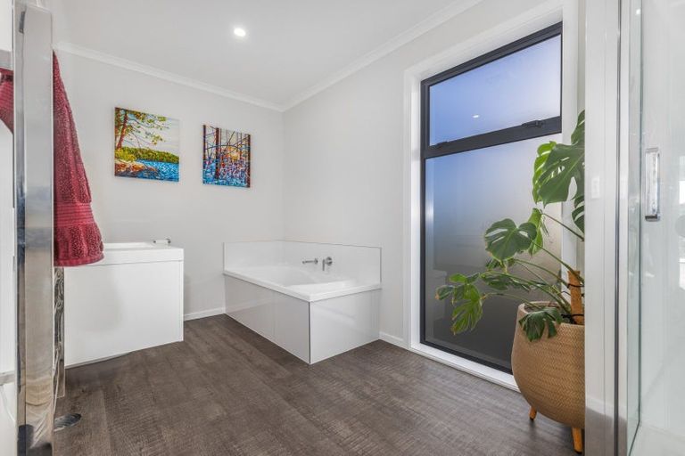 Photo of property in 3a Koreke Close, Kenepuru, 5022