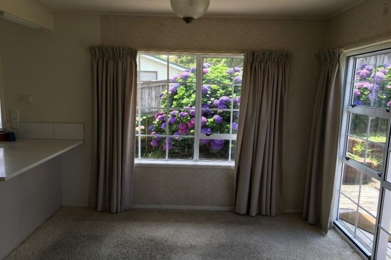 Photo of property in 1/18 Sunnynook Road, Sunnynook, Auckland, 0620