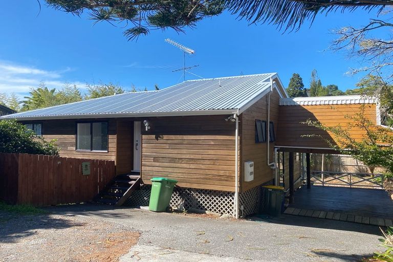 Photo of property in 2/24 Matipo Road, Mairangi Bay, Auckland, 0630