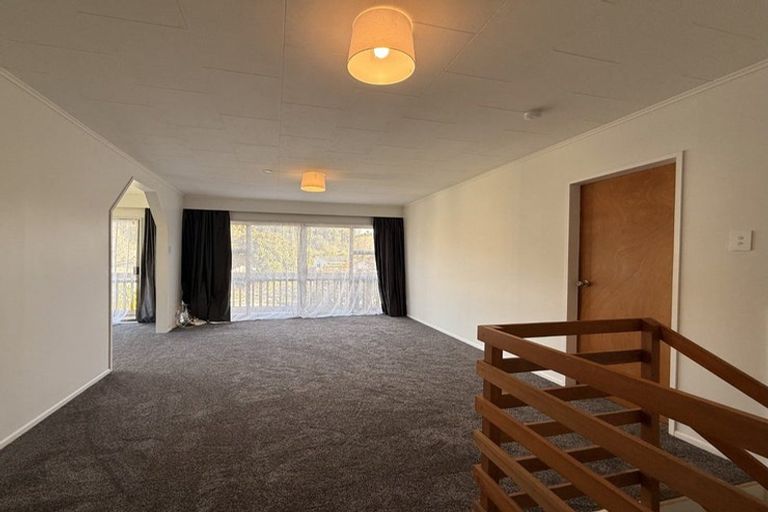 Photo of property in 27a Gemstone Drive, Birchville, Upper Hutt, 5018